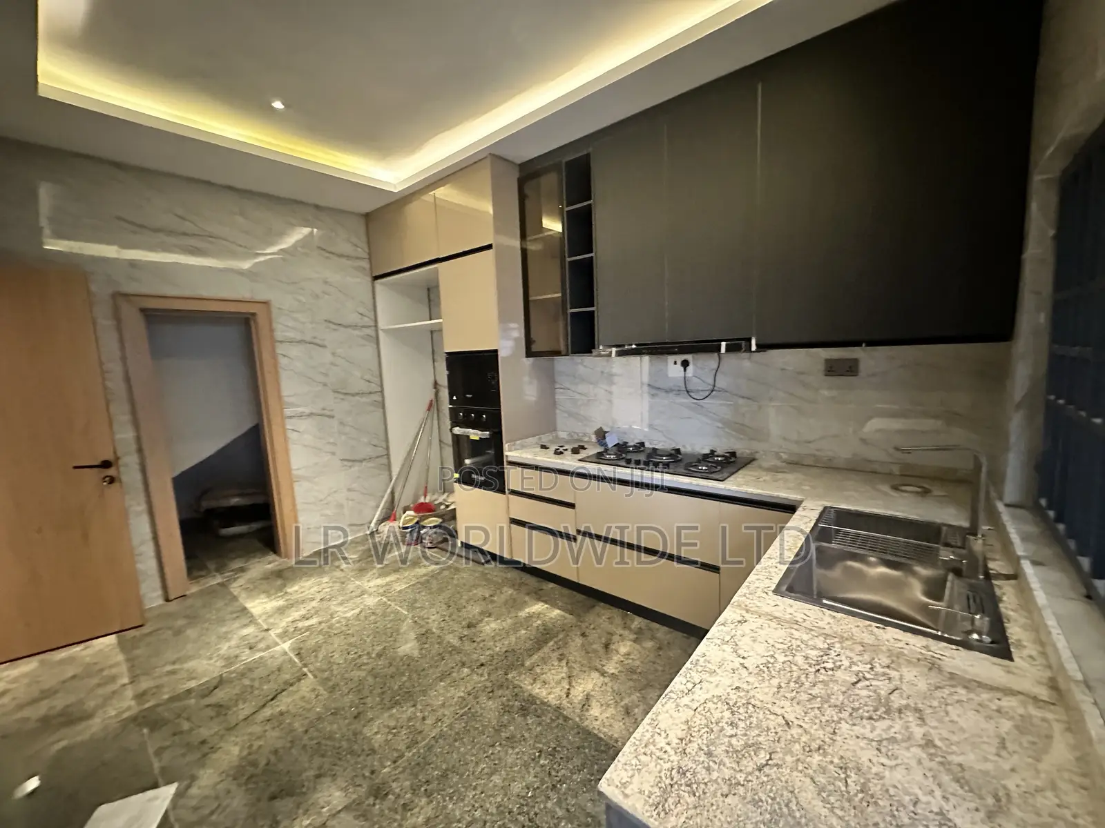 4bdrm Duplex in Zone 7 / Wuse for sale in Zone 7 / Wuse