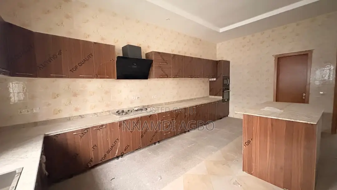 5bdrm Duplex in Off Lekki-Epe Expressway for sale in Off Lekki-Epe Expressway