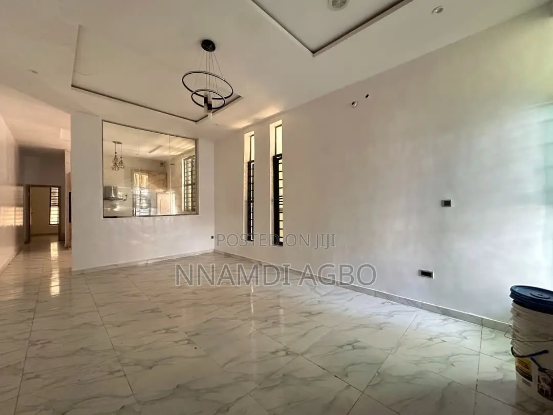 4bdrm Duplex in Ikota for rent in Ikota