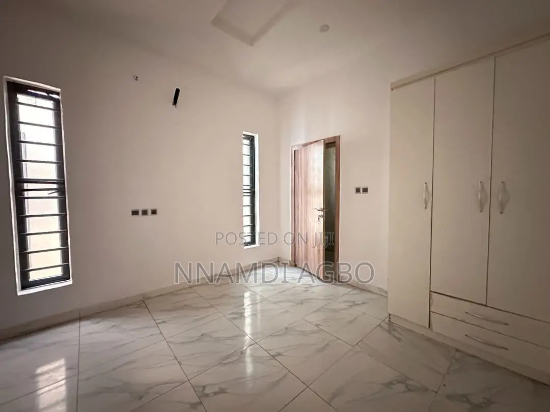 4bdrm Duplex in Ikota for rent in Ikota