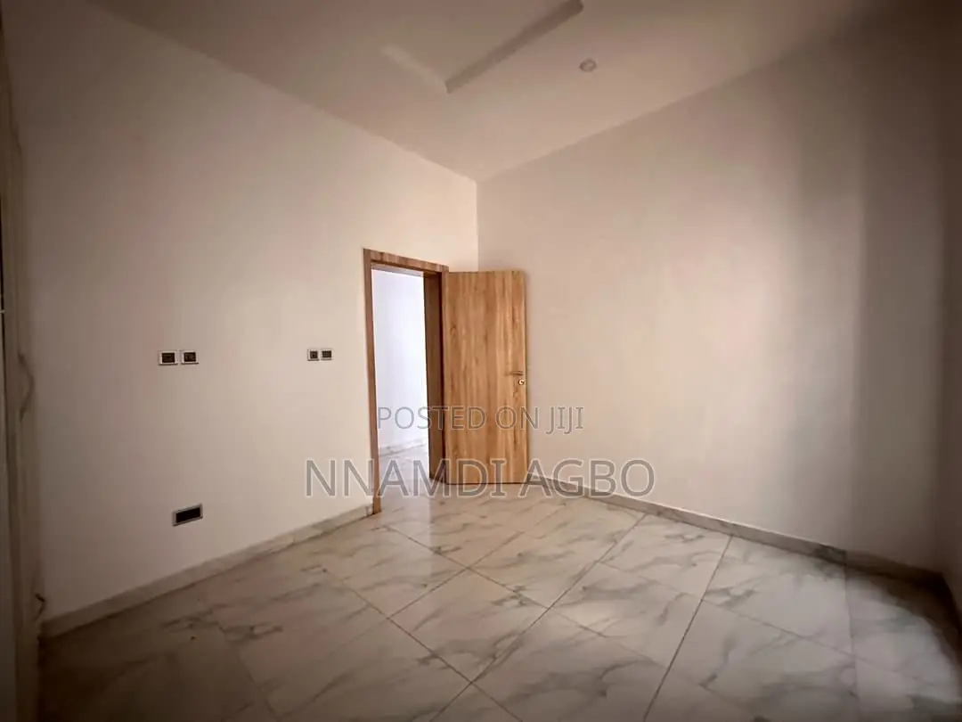 4bdrm Duplex in Ikota for rent in Ikota
