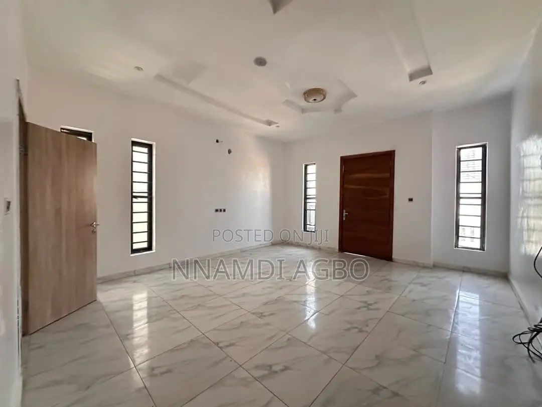 4bdrm Duplex in Ikota for rent in Ikota
