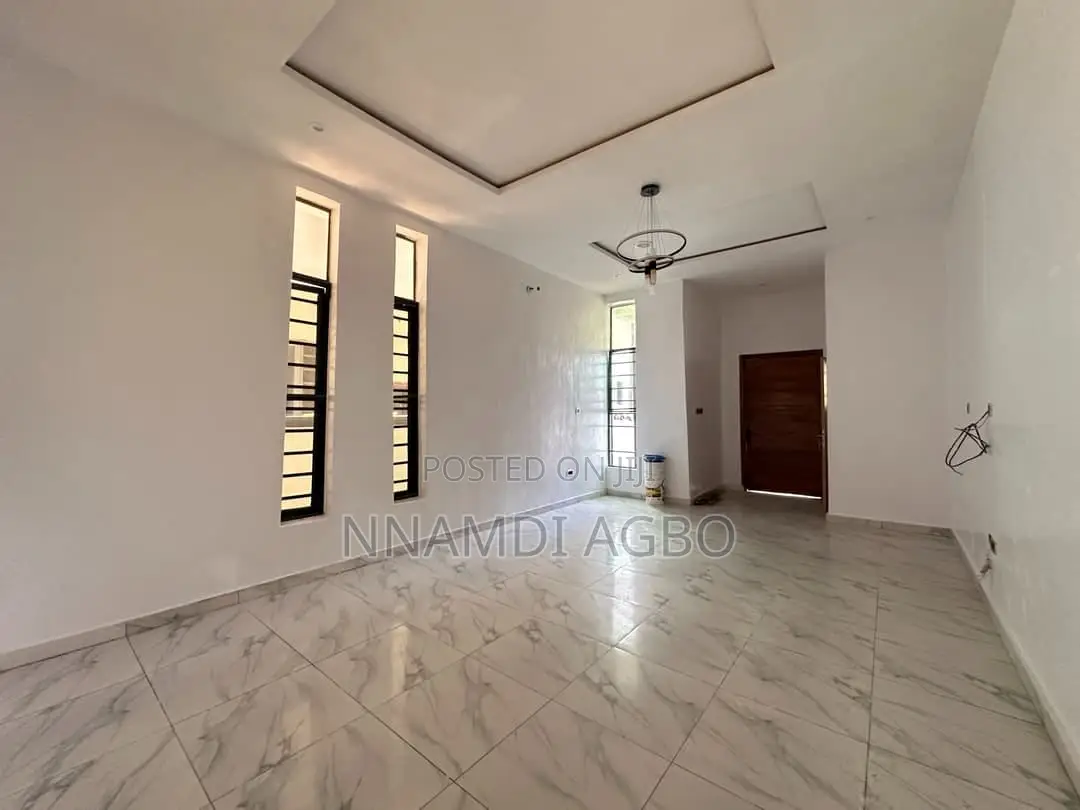 4bdrm Duplex in Ikota for rent in Ikota