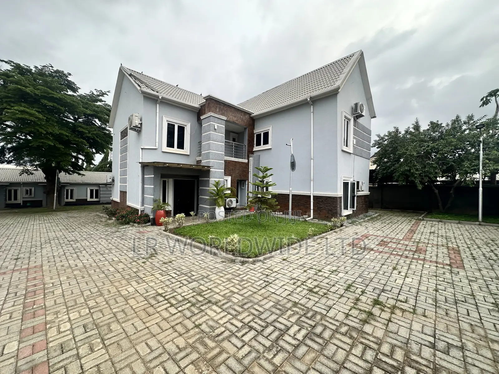 1600sqm Residential Land in Wuye by Family Worship in Wuye
