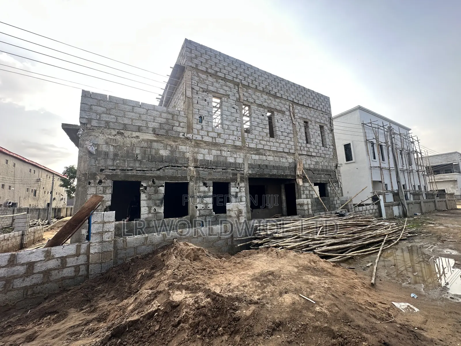 6bdrm Duplex in Lugbe District for sale in Lugbe District
