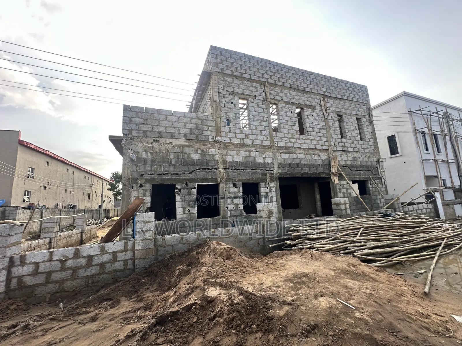 6bdrm Duplex in Lugbe District for sale in Lugbe District