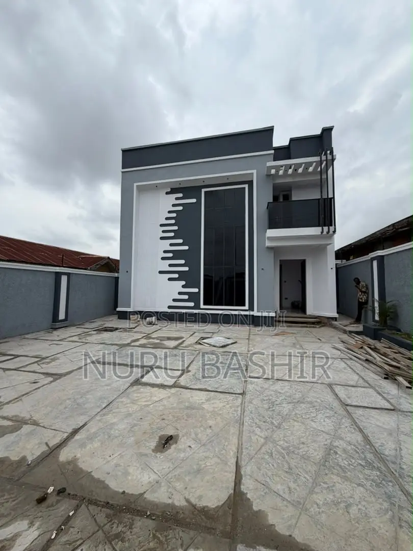 3bdrm Duplex in Apple Street, Akala Express for sale in Akala Express
