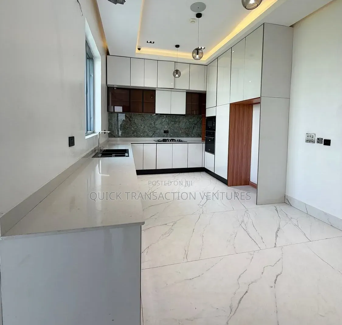 5bdrm Duplex in Cowrie Creek Estate, Ikate for sale in Ikate