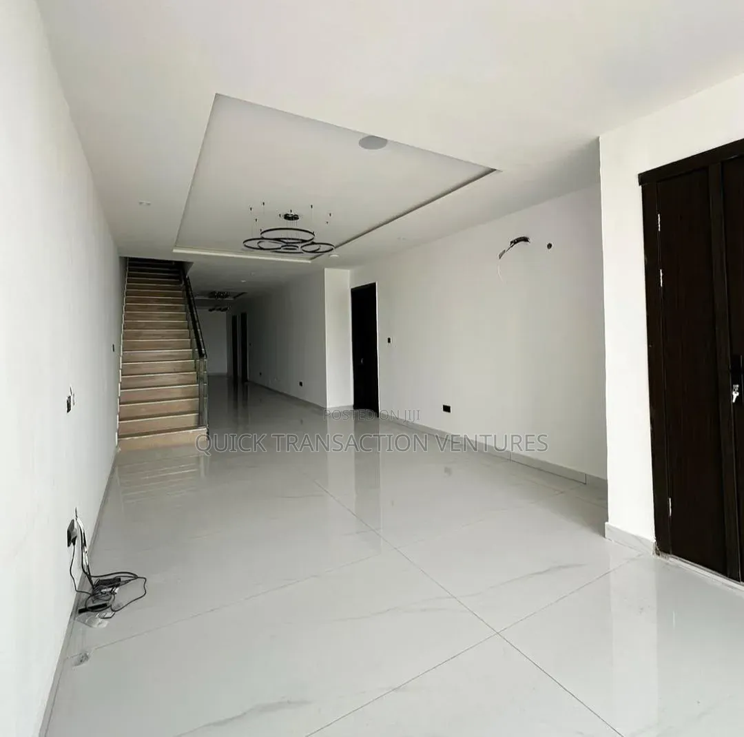 5bdrm Duplex in Cowrie Creek Estate, Ikate for sale in Ikate