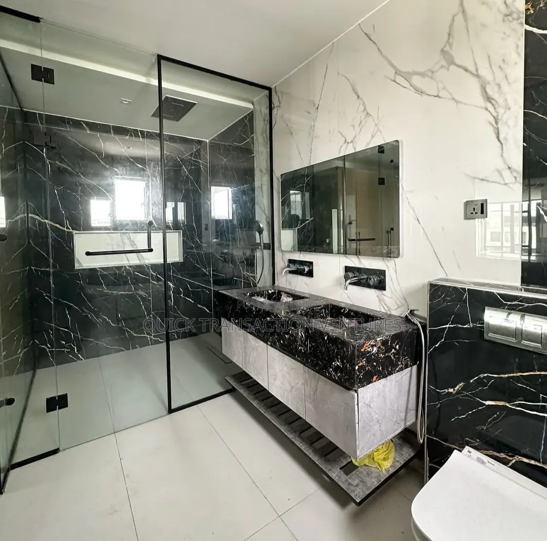 5bdrm Duplex in Cowrie Creek Estate, Ikate for sale in Ikate