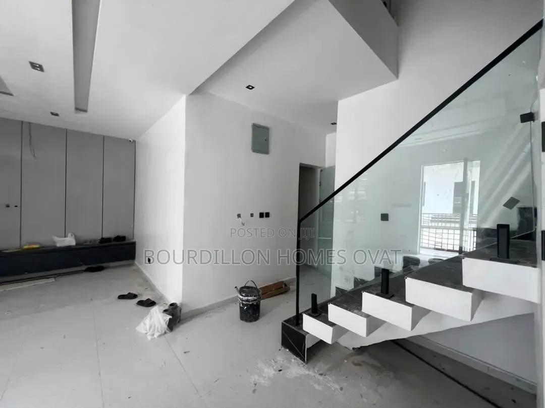 4bdrm Duplex in Jakunde Lekki Lagos for sale in Lekki Expressway