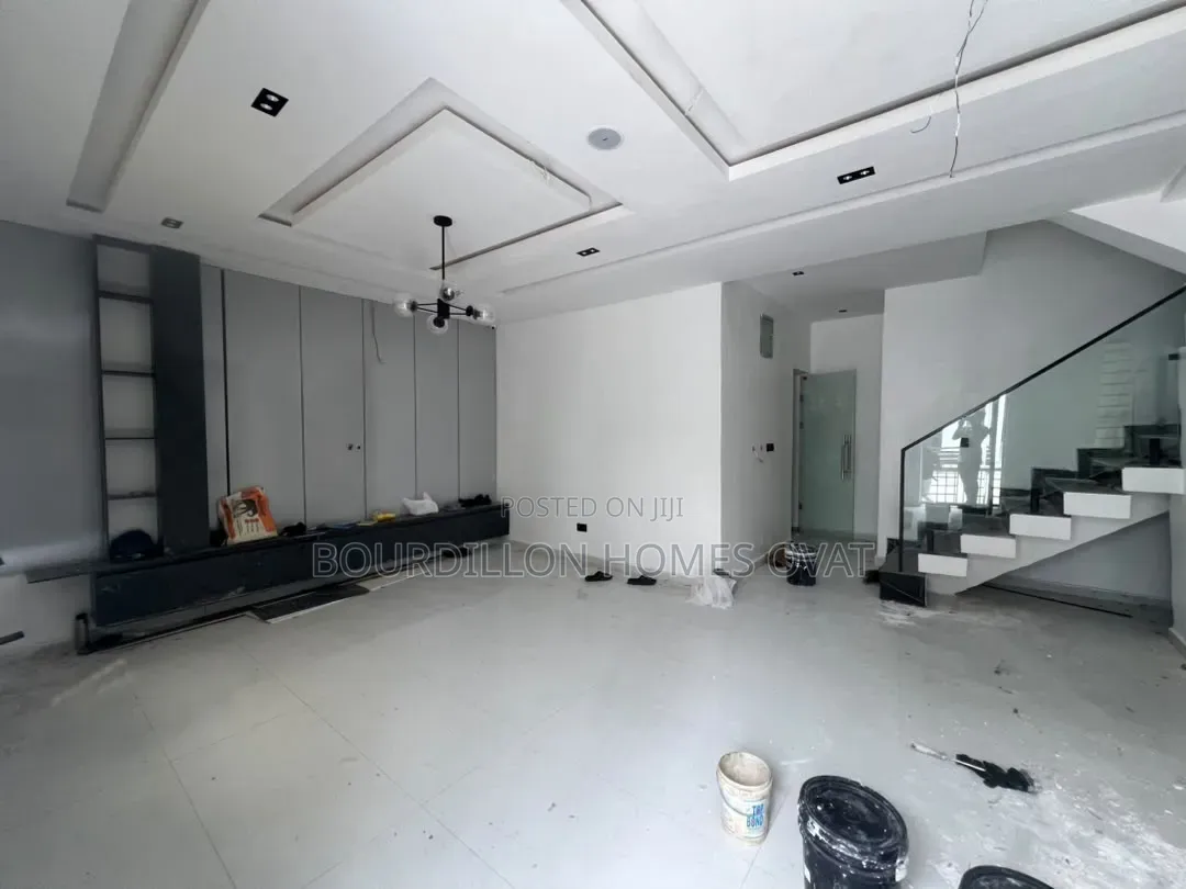 4bdrm Duplex in Jakunde Lekki Lagos for sale in Lekki Expressway