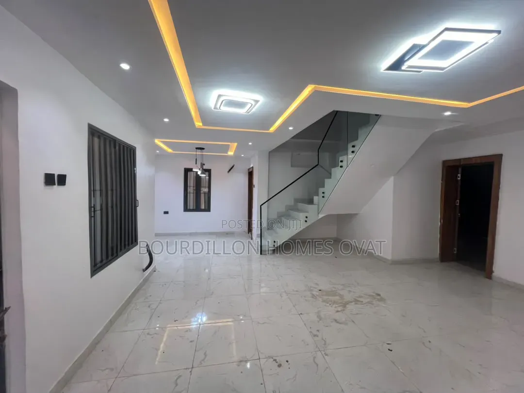 4bdrm Duplex in Lekki Phase 1 for rent in Lekki Phase 1