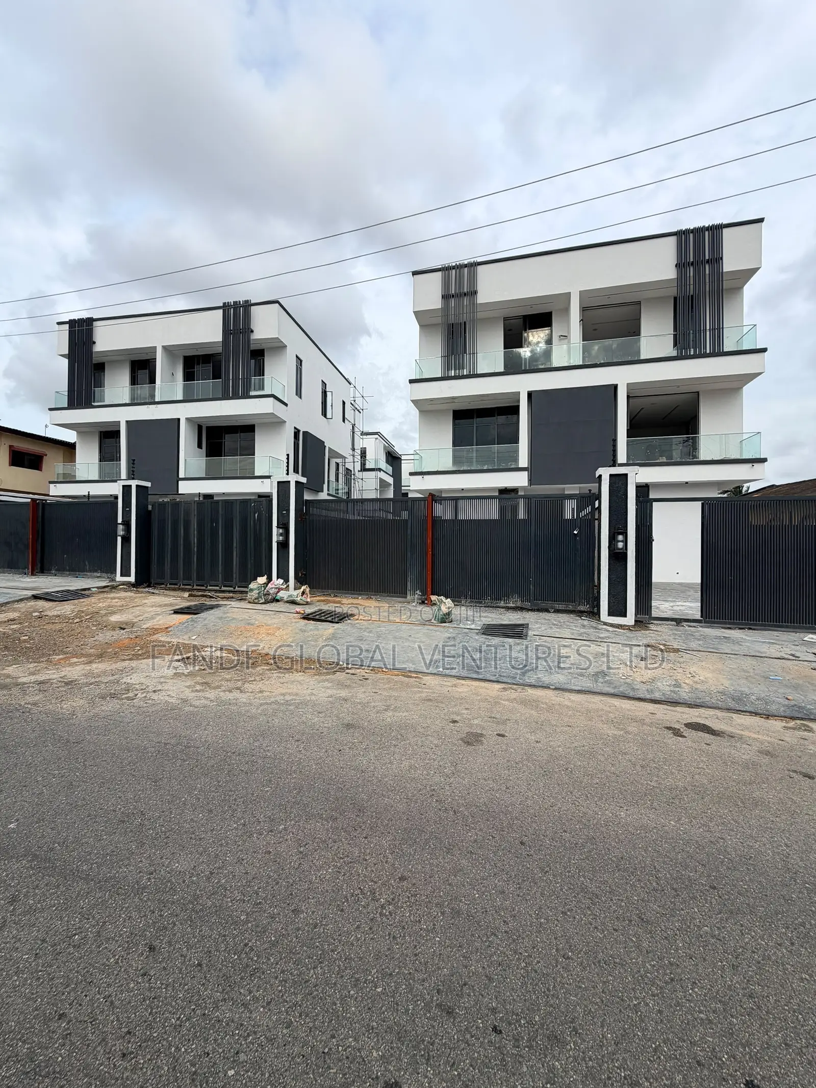 4bdrm Duplex in Omole Phase 2 for sale in Omole Phase 2