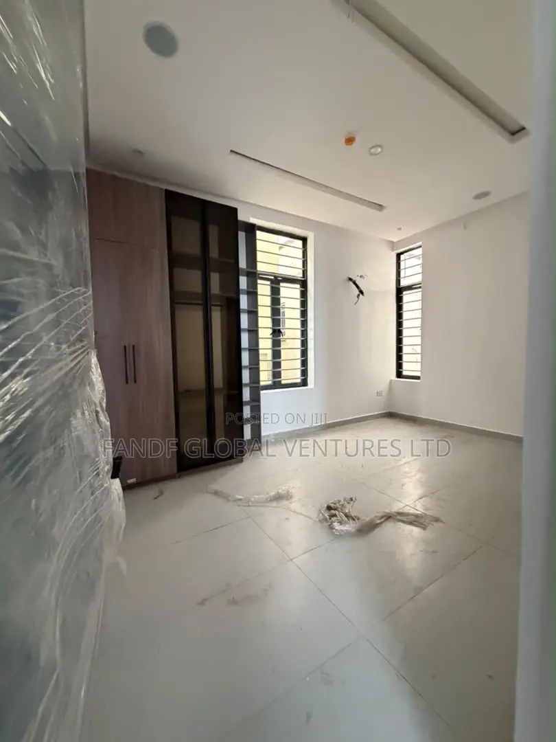 4bdrm Duplex in Omole Phase 2 for sale in Omole Phase 2