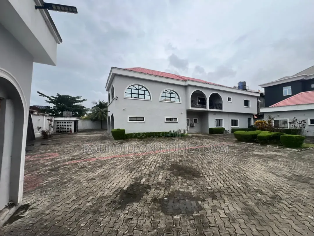 6bdrm Duplex in Chevron Lekki Lagos for sale in Chevron