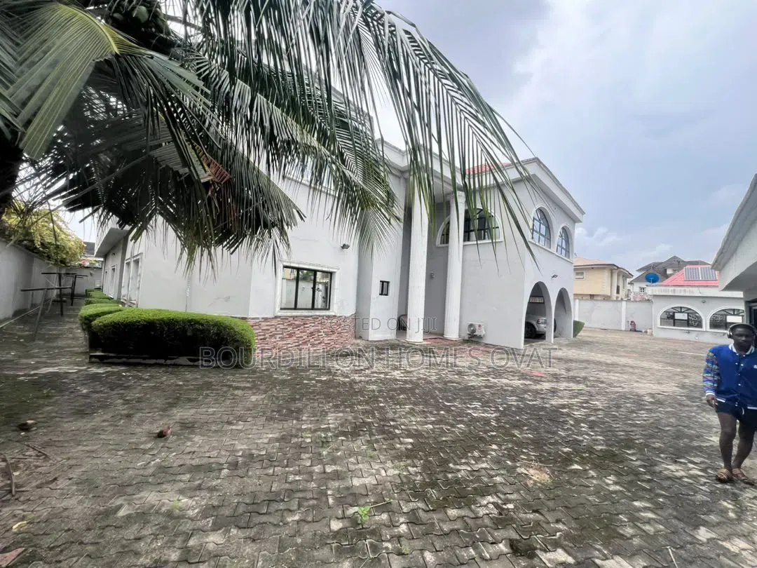 6bdrm Duplex in Chevron Lekki Lagos for sale in Chevron