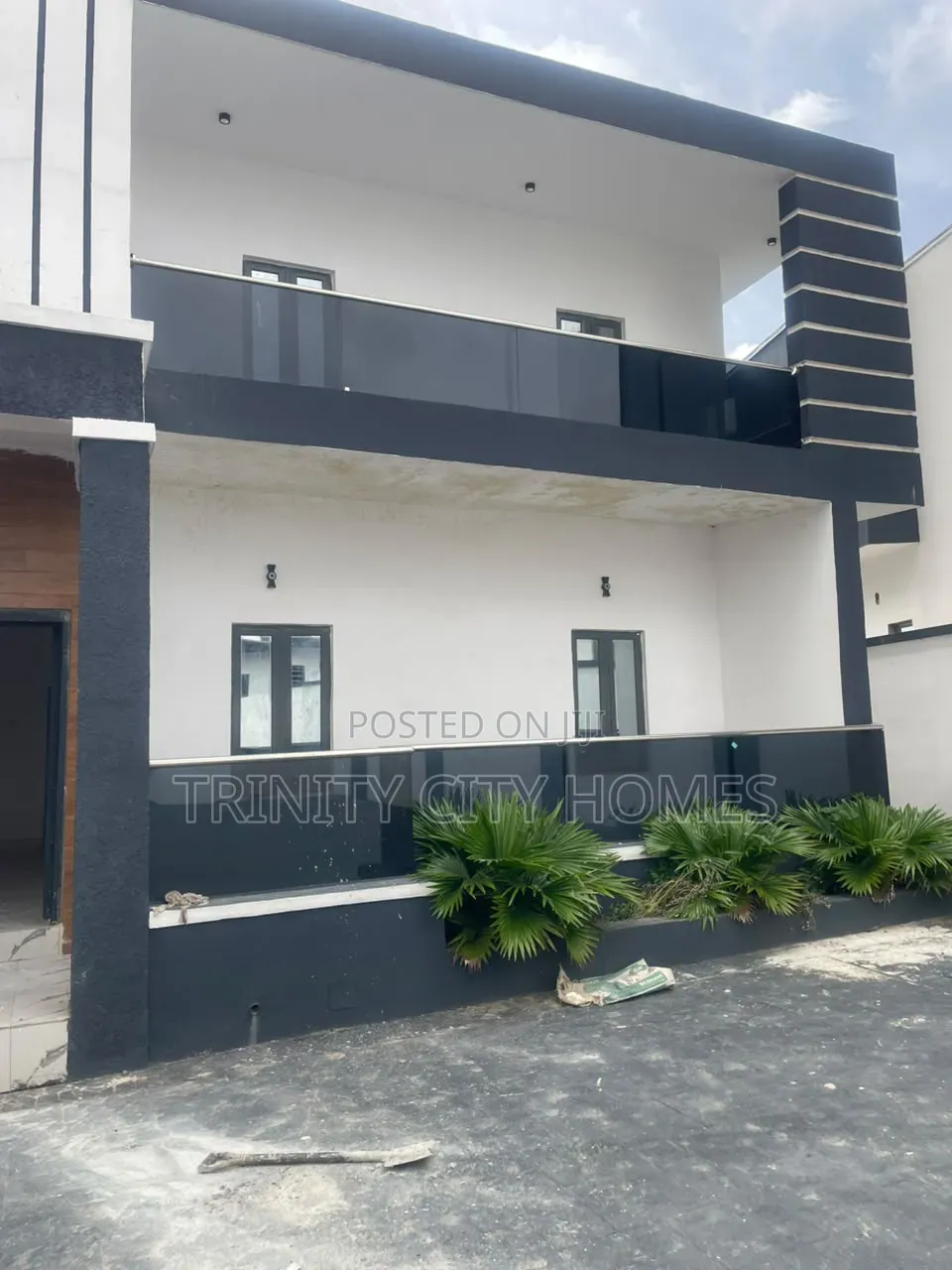 4bdrm Duplex in Oyelade Estate for sale in Oluyole Estate