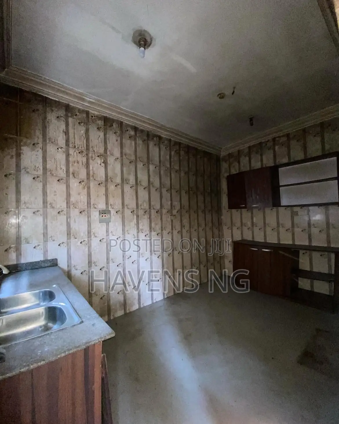 12bdrm Block of Flats in Obio-Akpor for sale in Obio-Akpor