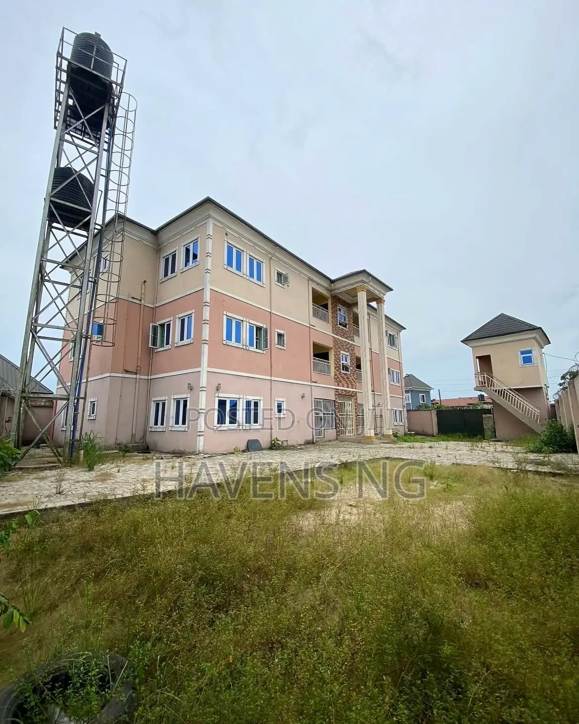 12bdrm Block of Flats in Obio-Akpor for sale in Obio-Akpor