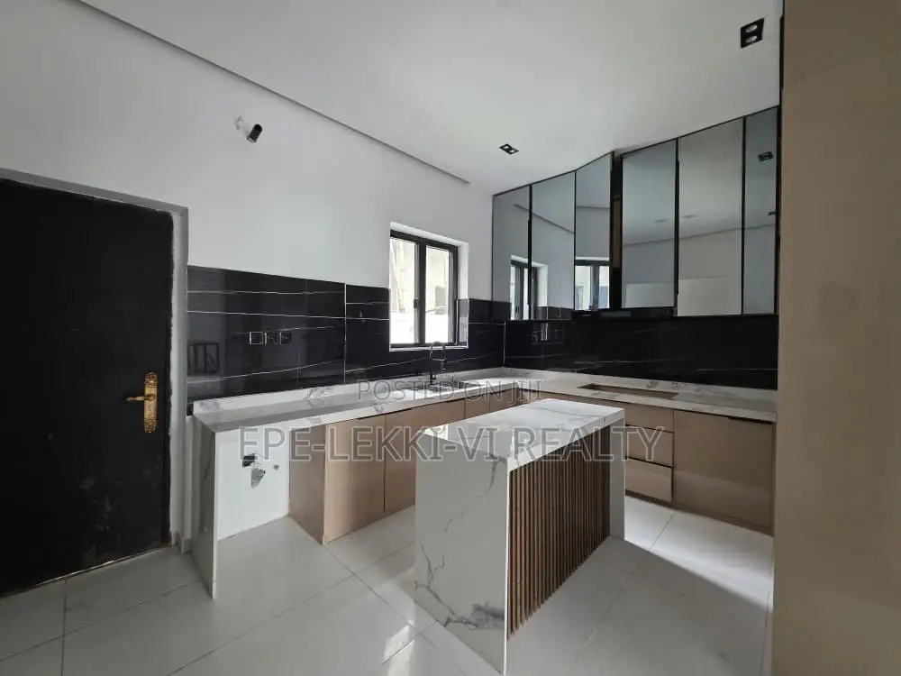 5bdrm Duplex in Lekki for rent in Lekki