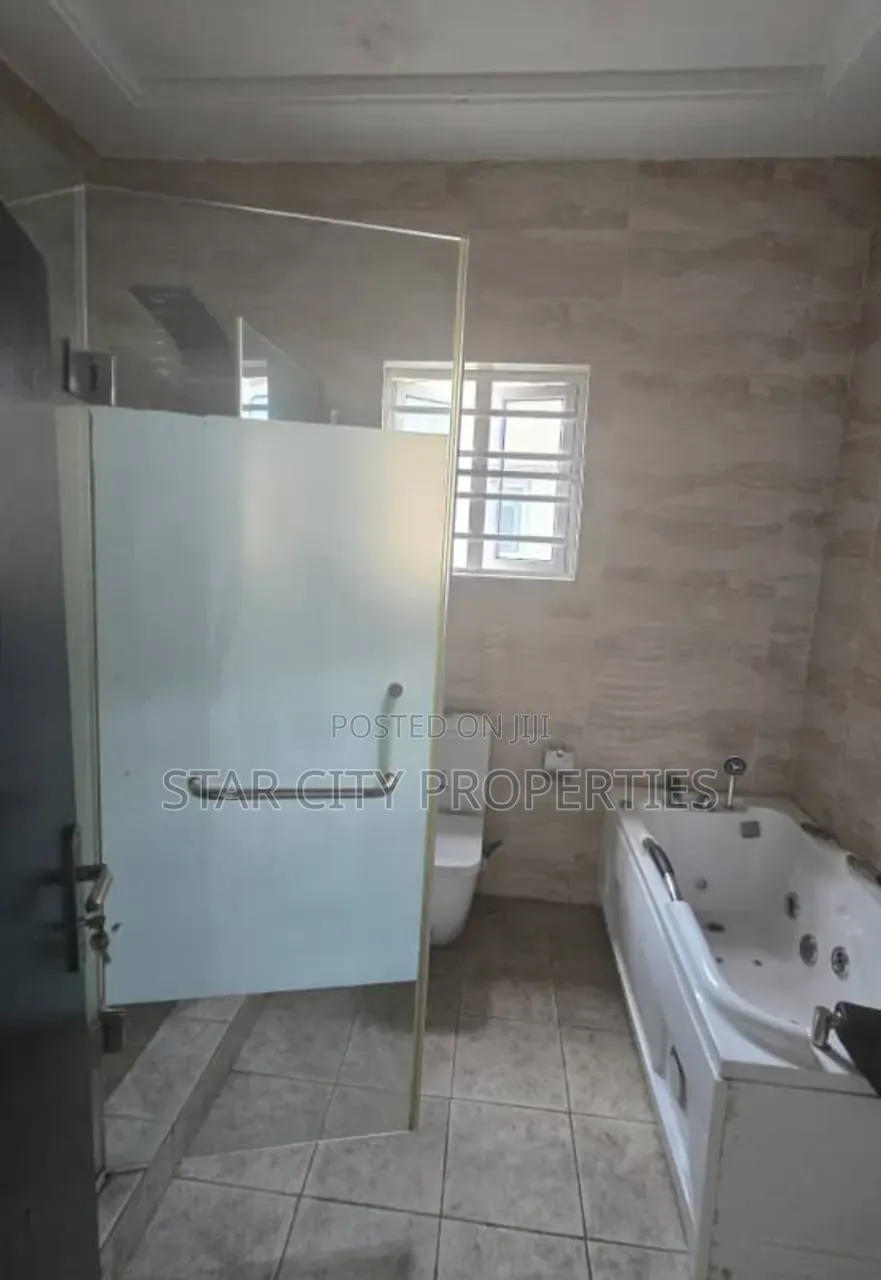 5bdrm House in Omole Phase 2 for sale in Omole Phase 2