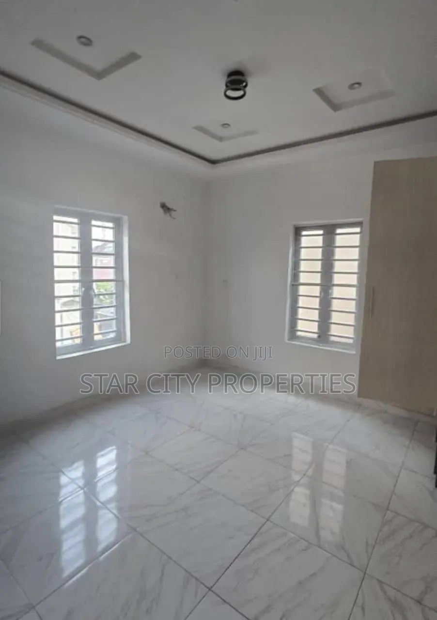 5bdrm House in Omole Phase 2 for sale in Omole Phase 2