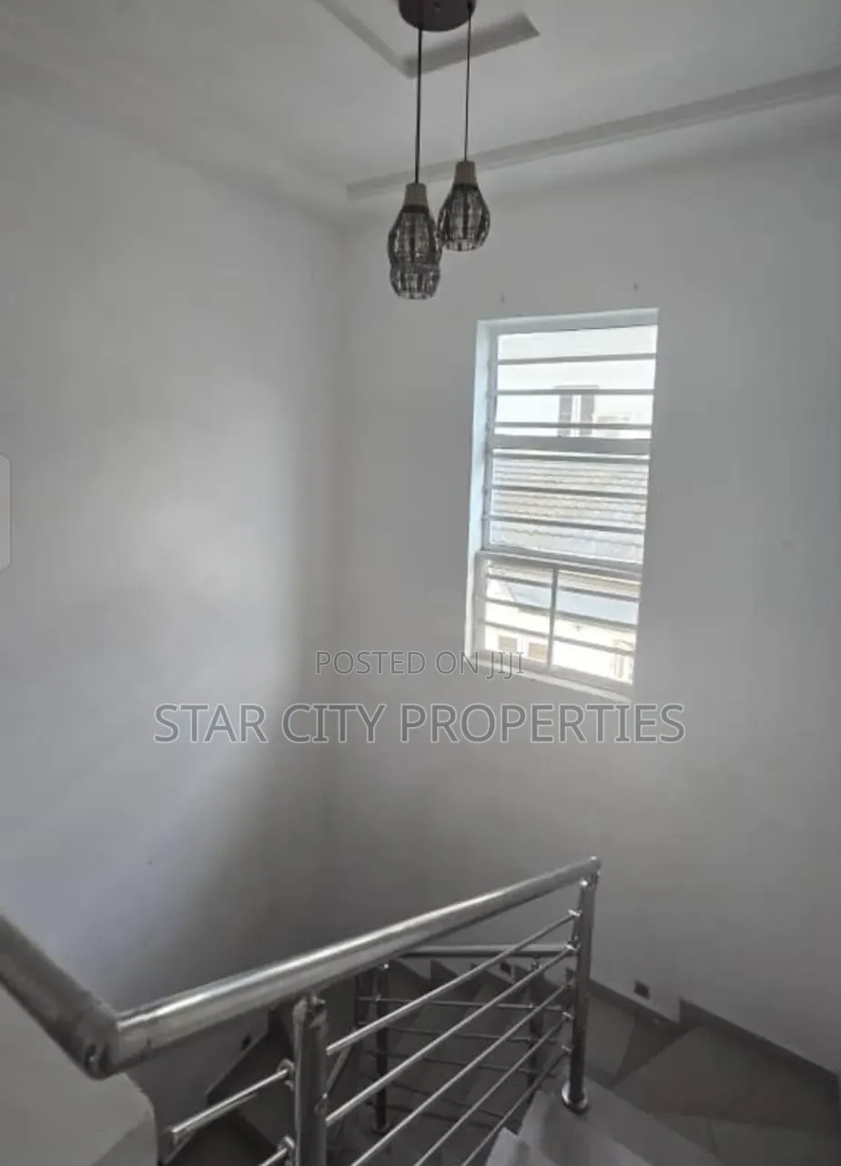 5bdrm House in Omole Phase 2 for sale in Omole Phase 2