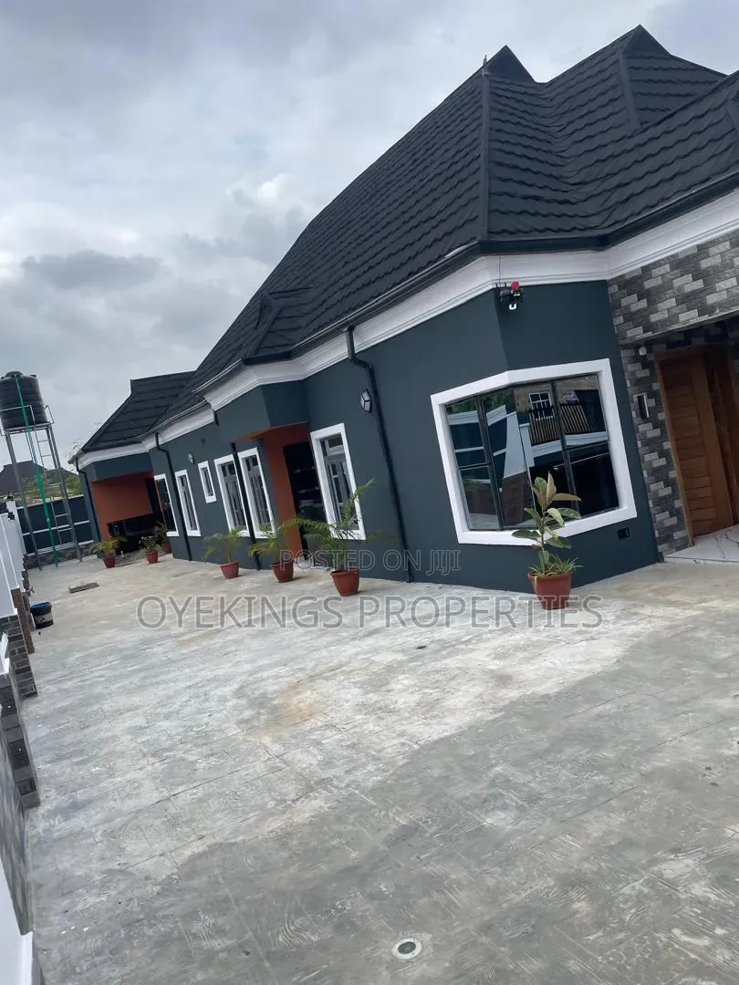 3bdrm Bungalow in Elebu, Oluyole for sale in Oluyole