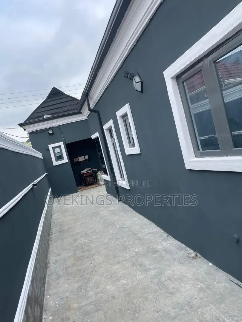 3bdrm Bungalow in Elebu, Oluyole for sale in Oluyole