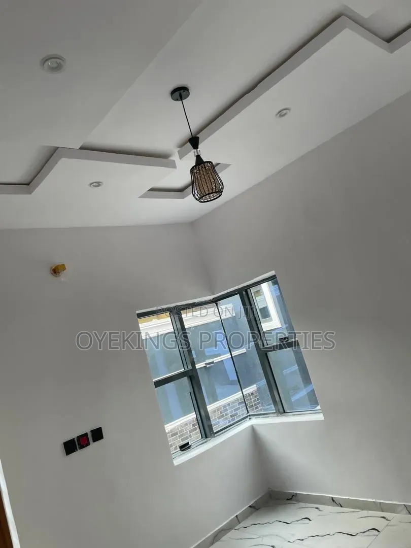 3bdrm Bungalow in Elebu, Oluyole for sale in Oluyole
