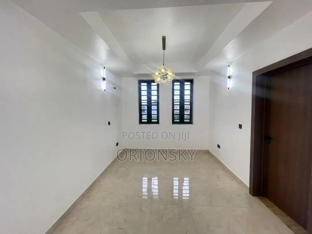 4bdrm Duplex in Bode Thomas for sale in Bode Thomas