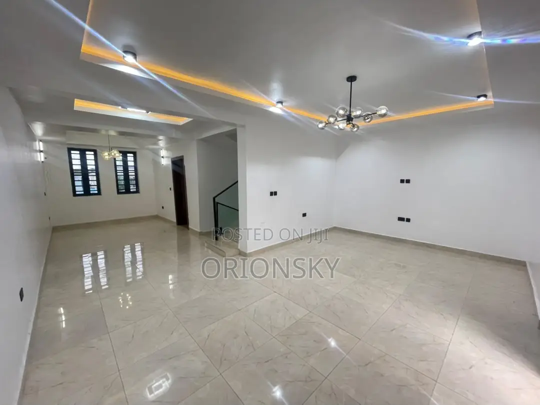 4bdrm Duplex in Bode Thomas for sale in Bode Thomas