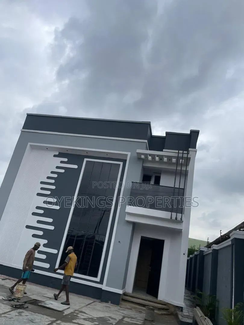 3bdrm Duplex in Olusoji, Oluyole for sale in Oluyole