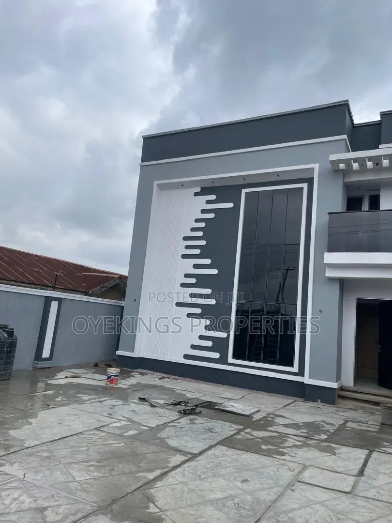 3bdrm Duplex in Olusoji, Oluyole for sale in Oluyole