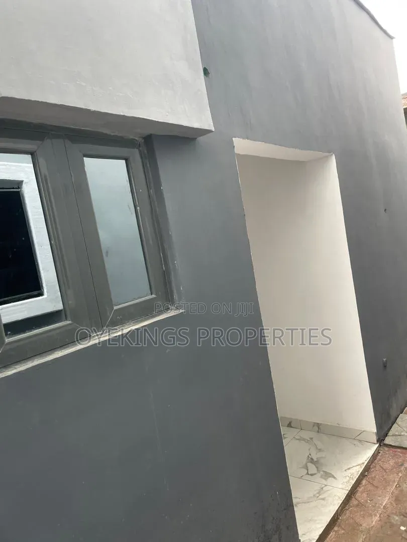3bdrm Duplex in Olusoji, Oluyole for sale in Oluyole