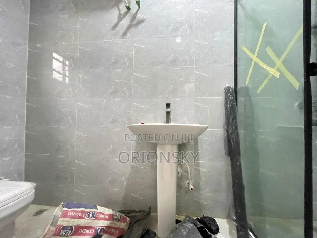 3bdrm Apartment in Aguda / Surulere for sale in Aguda / Surulere
