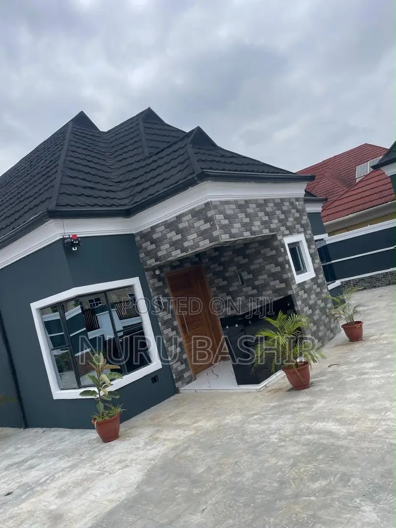 3bdrm Bungalow in Akuru Olusetan, Akala Express for sale in Akala Express