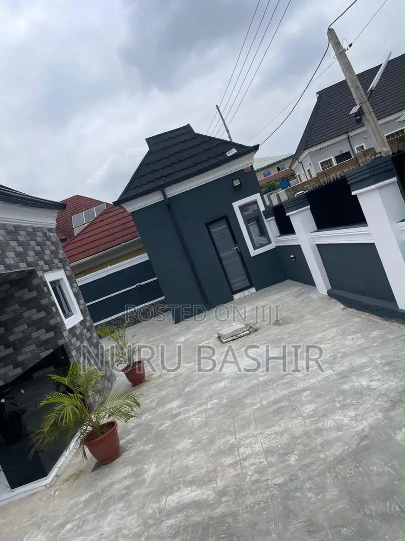 3bdrm Bungalow in Akuru Olusetan, Akala Express for sale in Akala Express