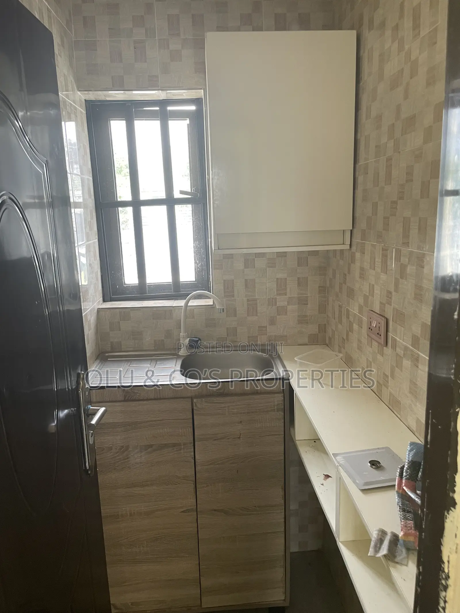 Furnished 1bdrm Bungalow in Leisure Court Estate, Lugbe District in Lugbe District