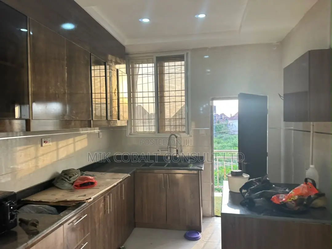 3bdrm Block of Flats in Dantata, Gwarinpa for rent in Gwarinpa