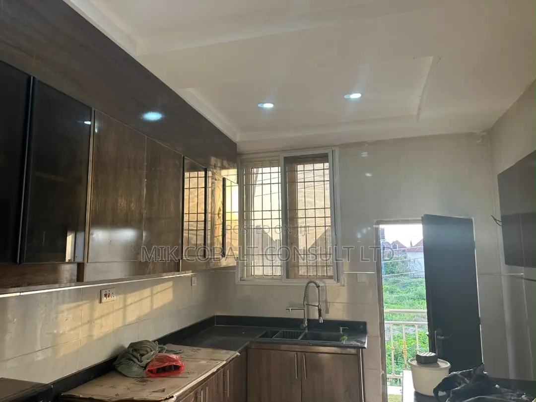3bdrm Block of Flats in Dantata, Gwarinpa for rent in Gwarinpa