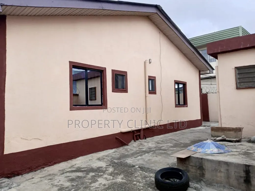 3bdrm Bungalow in Mende for sale in Mende
