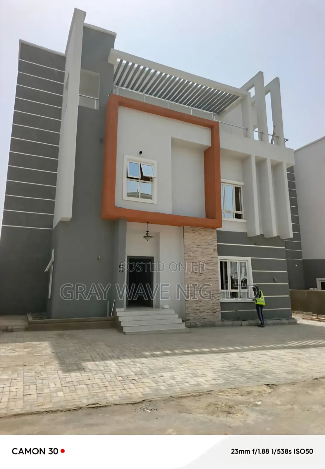 5bdrm Duplex in Kaura for sale in Kaura