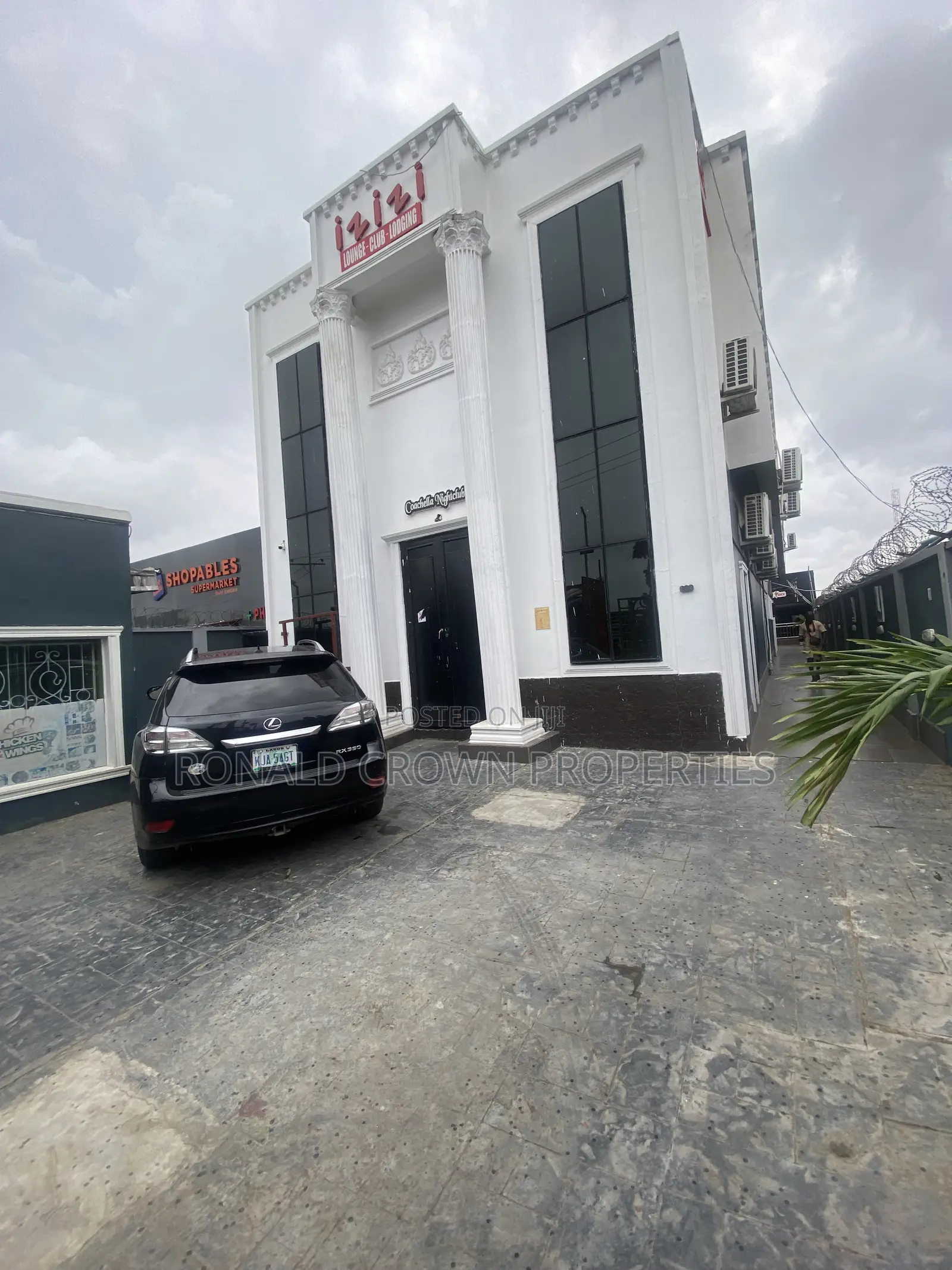 Lounge With 6 Rooms Hotel /Night Club at Ikotun, Restaurant in Ikotun / Ikotun/Igando