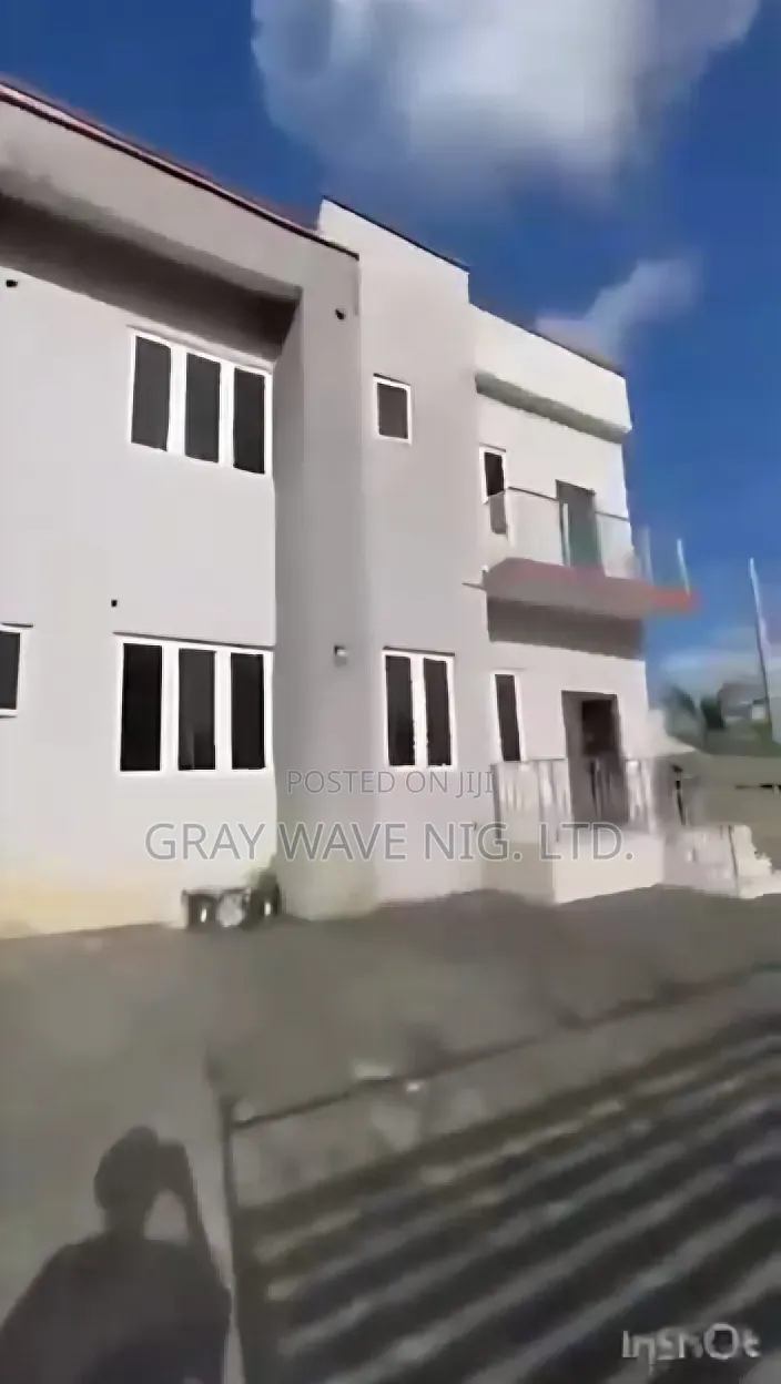4bdrm Townhouse/Terrace in Sabon Lugbe for sale in Sabon Lugbe