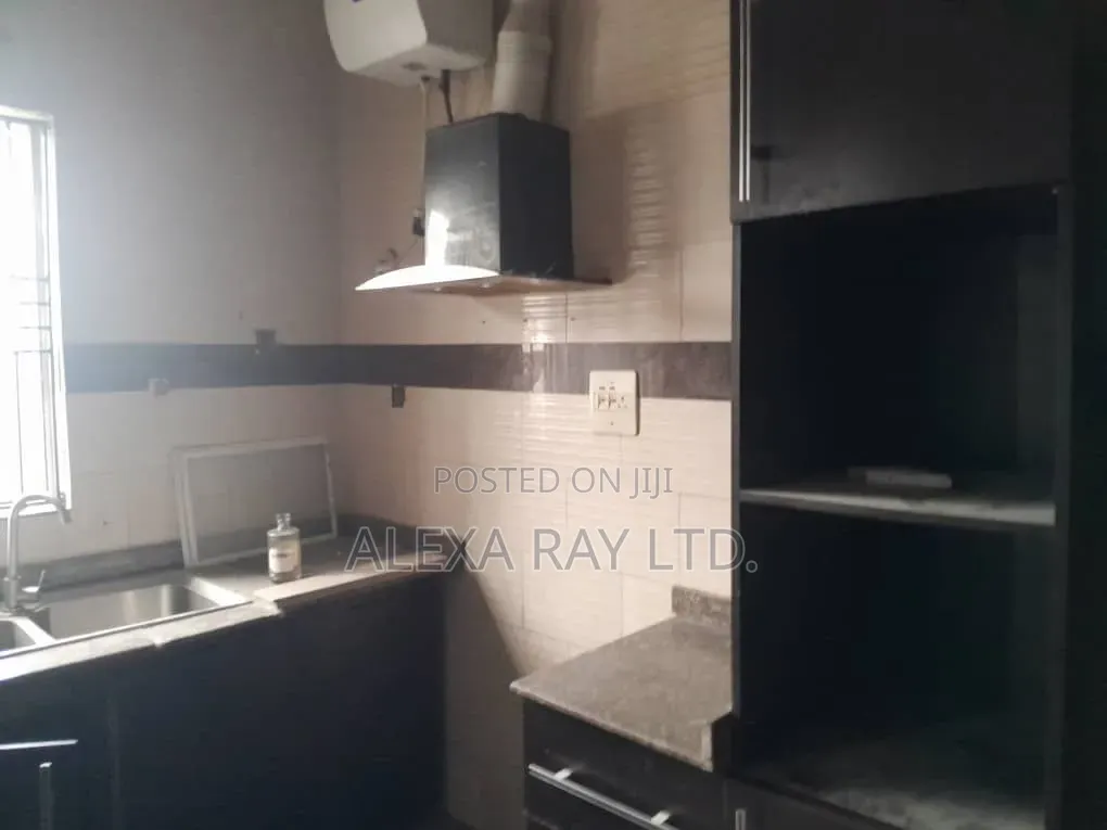 3bdrm Block of Flats in West End Estate, for rent in Ikota