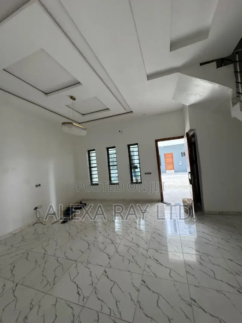 4bdrm Duplex in Ikota for rent in Ikota