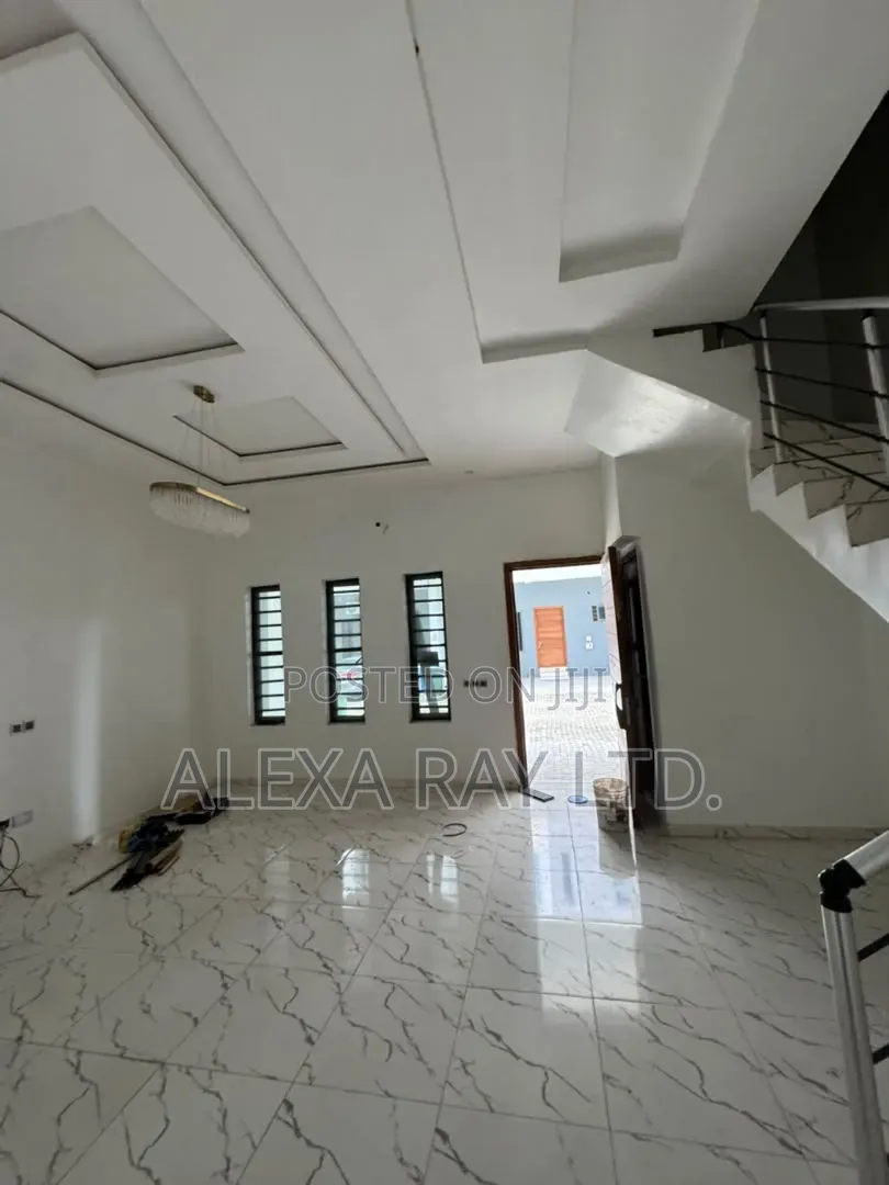 4bdrm Duplex in Ikota for rent in Ikota