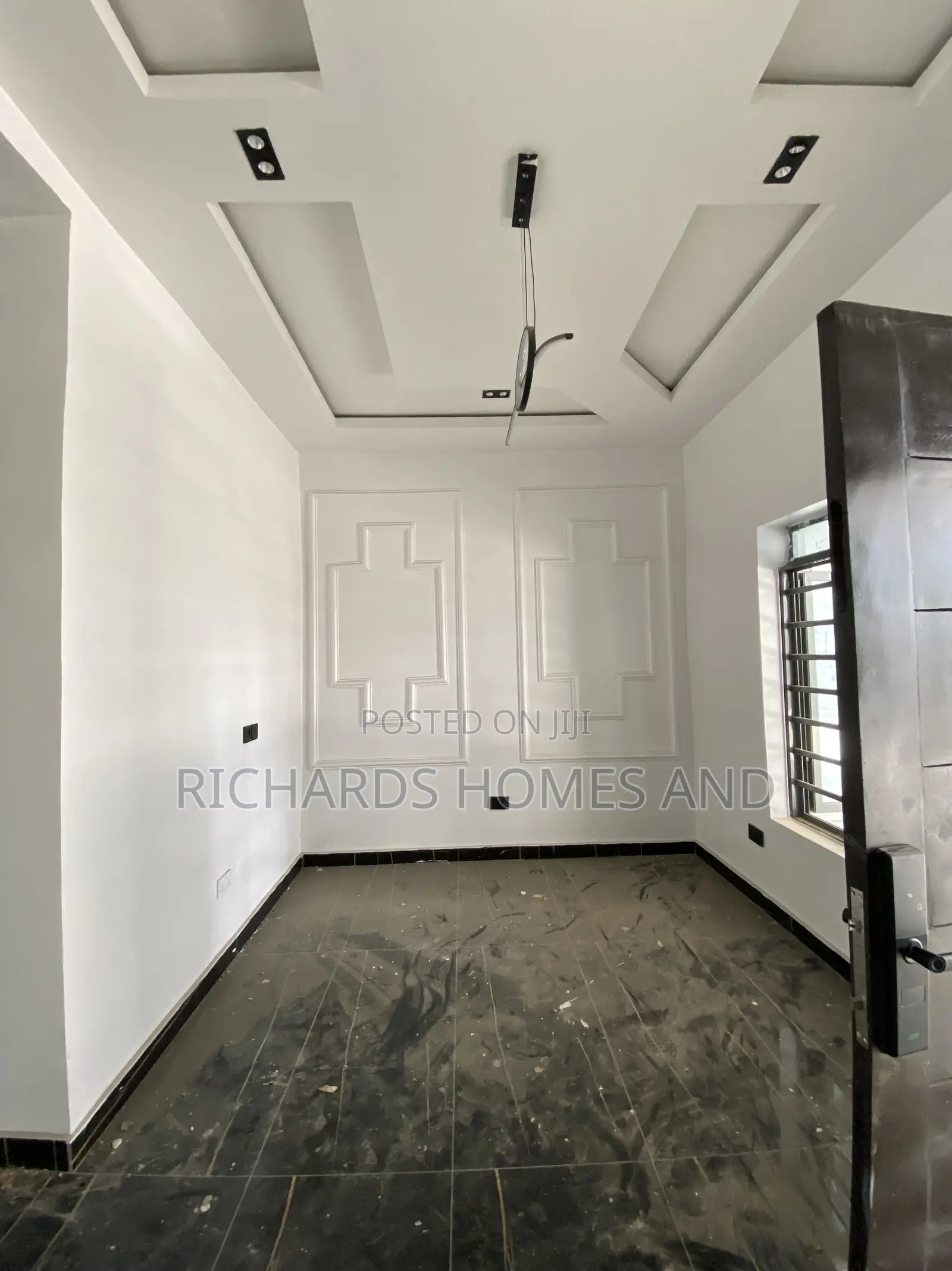 4bdrm Duplex in Chevron for sale in Chevron